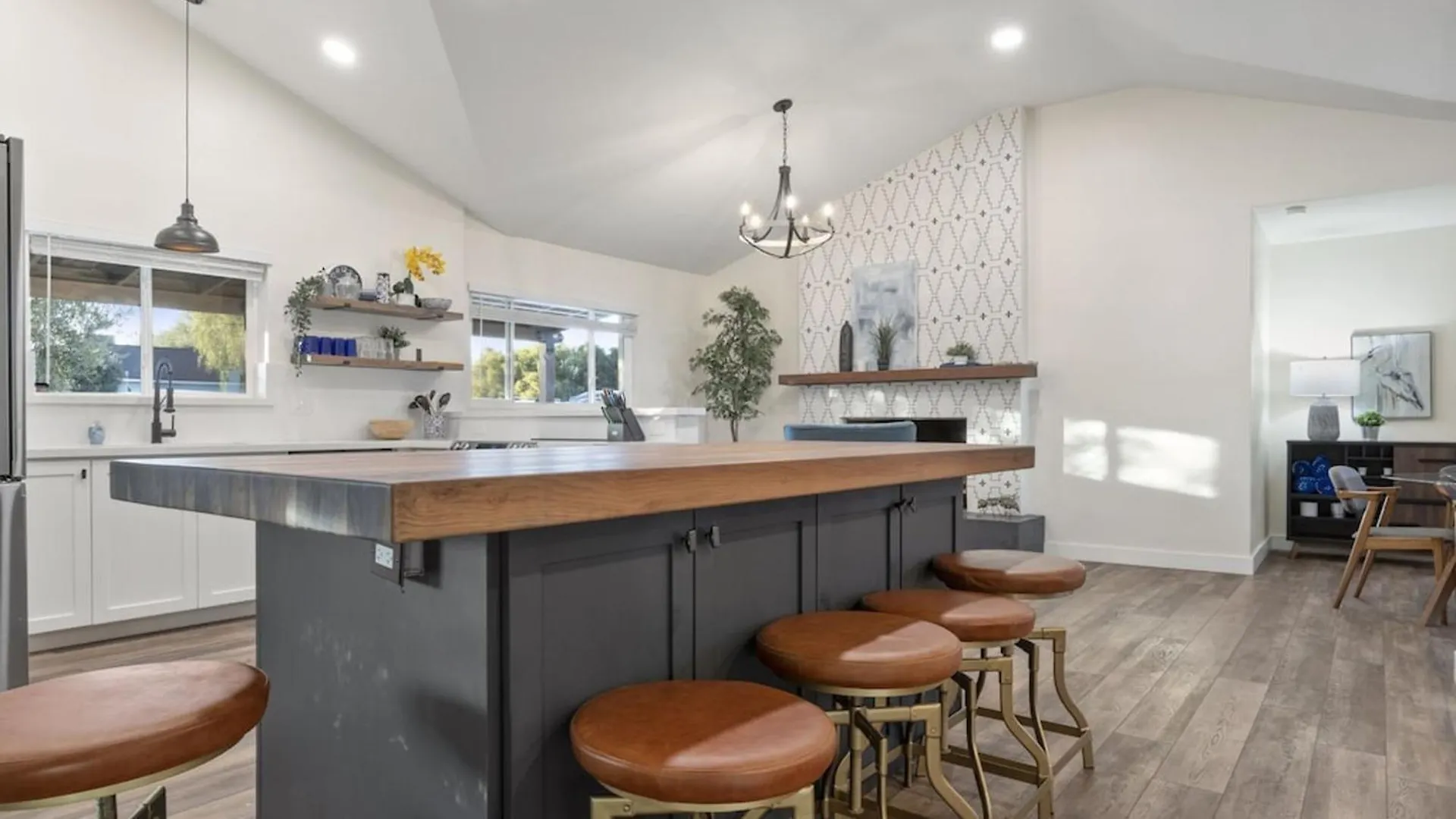 Just Listed Modern Classy 4 Bdrm Heart Of Oldtown *