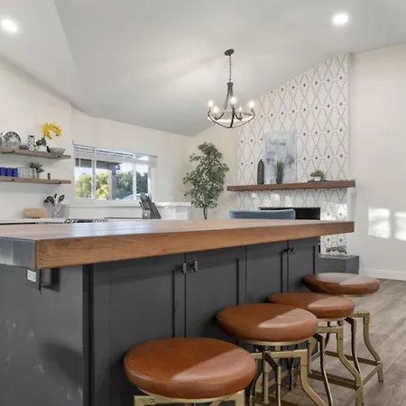 Just Listed Modern Classy 4 Bdrm Heart Of Oldtown