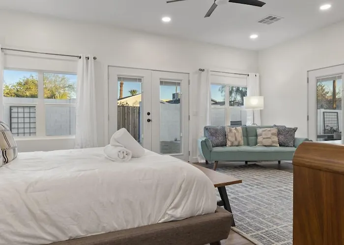 Holiday home Just Listed Modern Classy 4 Bdrm Heart Of Oldtown
