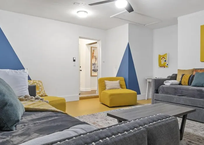 Holiday home Just Listed Modern Classy 4 Bdrm Heart Of Oldtown *