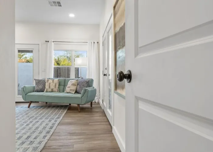 Holiday home Just Listed Modern Classy 4 Bdrm Heart Of Oldtown