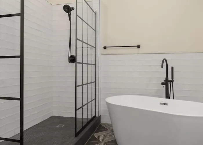 Just Listed Modern Classy 4 Bdrm Heart Of Oldtown Holiday home Scottsdale