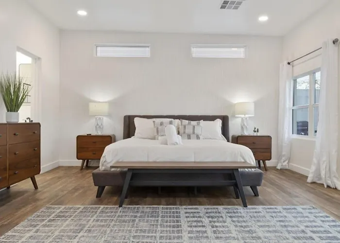 Just Listed Modern Classy 4 Bdrm Heart Of Oldtown *