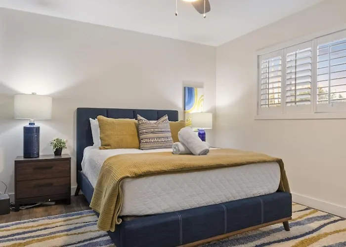 Just Listed Modern Classy 4 Bdrm Heart Of Oldtown Holiday home *