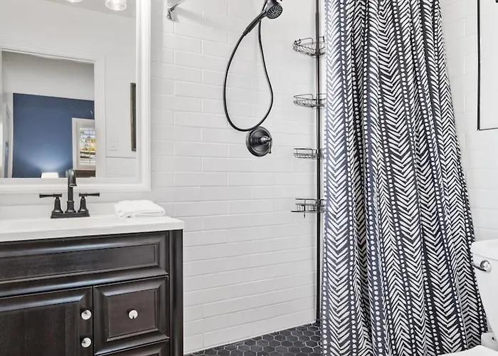 Holiday home Just Listed Modern Classy 4 Bdrm Heart Of Oldtown