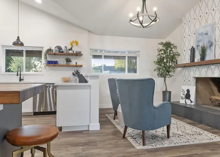 Just Listed Modern Classy 4 Bdrm Heart Of Oldtown * Scottsdale