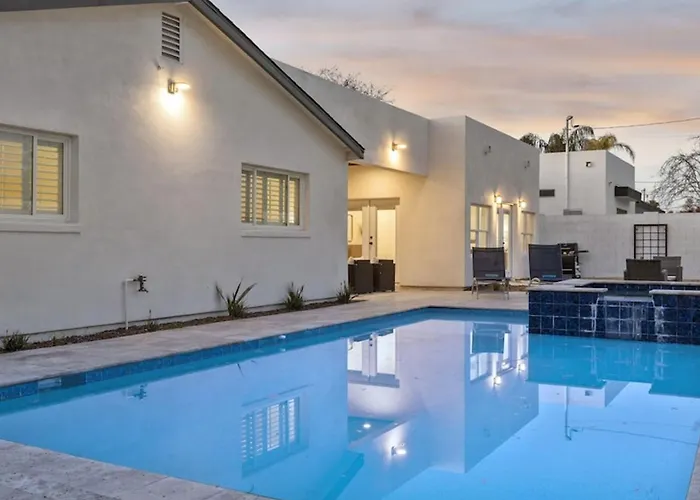 Just Listed Modern Classy 4 Bdrm Heart Of Oldtown Holiday home Scottsdale