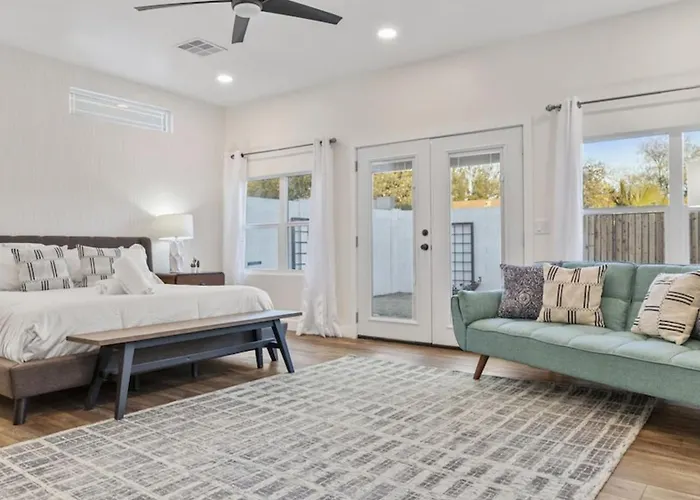 Just Listed Modern Classy 4 Bdrm Heart Of Oldtown
