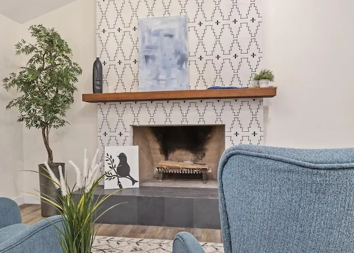 Holiday home Just Listed Modern Classy 4 Bdrm Heart Of Oldtown